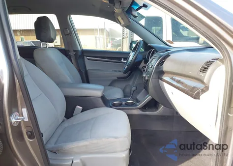 2013 Kia Sorento Lx V6 z USA, uszkodzony, nr VIN 5XYKTDA28DG388439